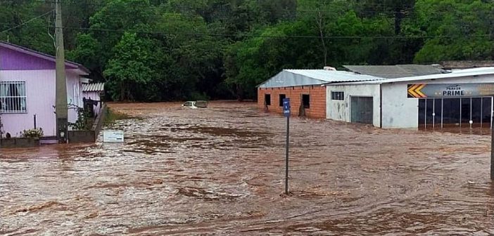‘Maior desastre do estado’, diz governador do Rio Grande do Sul sobre chuvas